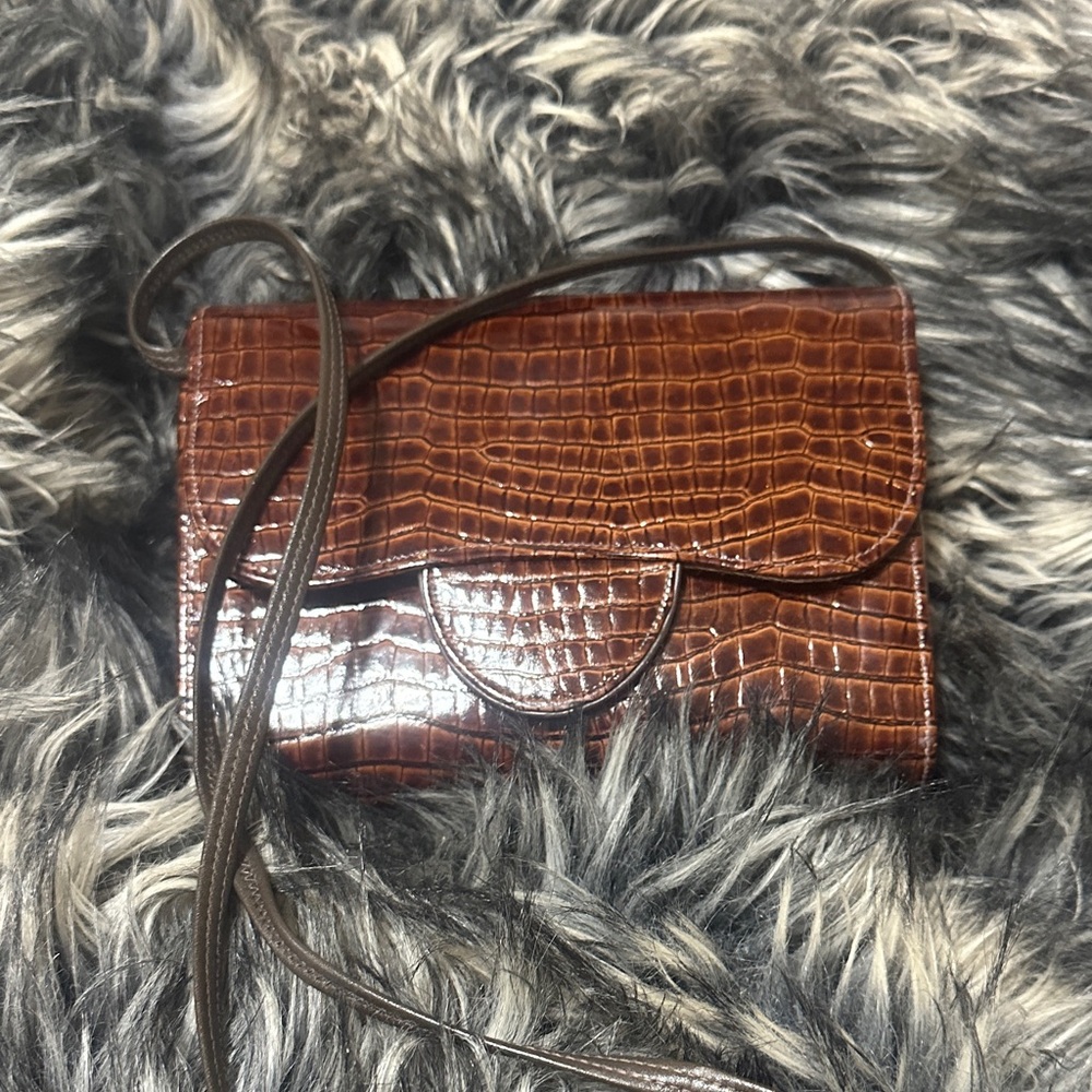 Elegant Brown Crocodile-Embossed Women's Bag